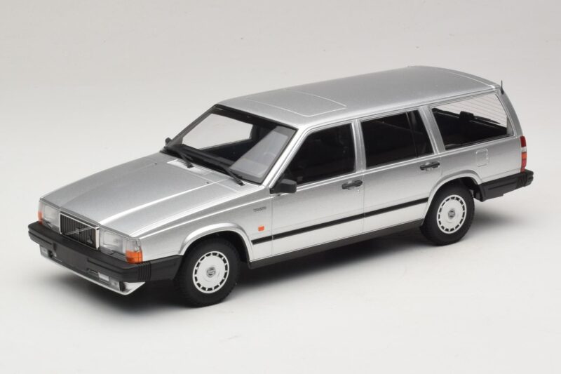 Volvo 740 GL Βαγκόν Ασημί Minichamps 1:18 155171770 Μέταλλο