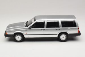Volvo 740 GL Βαγκόν Ασημί Minichamps 1:18 155171770 Μέταλλο - εικόνα 3 από 6