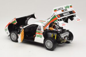 Lancia 037 #2 A. Bettega / M. Perissinot Rally San Marino 1984 Kyosho 1:18 08306F Μέταλλο - εικόνα 5 από 8