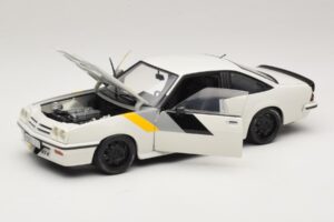 Opel Manta B GT/E Λευκό Μαύρες Προσαρμοσμένες Ζάντες Revell 1:18 08422 Μέταλλο - εικόνα 2 από 8
