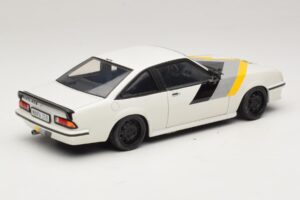 Opel Manta B GT/E Λευκό Μαύρες Προσαρμοσμένες Ζάντες Revell 1:18 08422 Μέταλλο - εικόνα 3 από 8