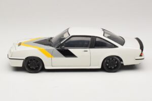 Opel Manta B GT/E Λευκό Μαύρες Προσαρμοσμένες Ζάντες Revell 1:18 08422 Μέταλλο - εικόνα 4 από 8