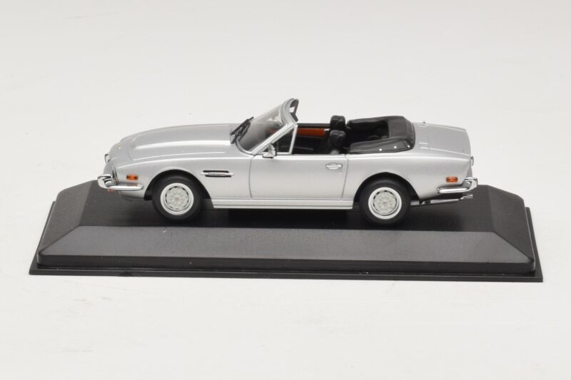 Aston Martin V8 Volante Ασημί Minichamps 1:43 400137601 Μέταλλο