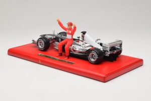 Ferrari F2004 #1 M. Schumacher Six Time World Champion 2004 Χρώμιο Ασημί Hot Wheels 1:18 C7332 Μέταλλο - εικόνα 5 από 6