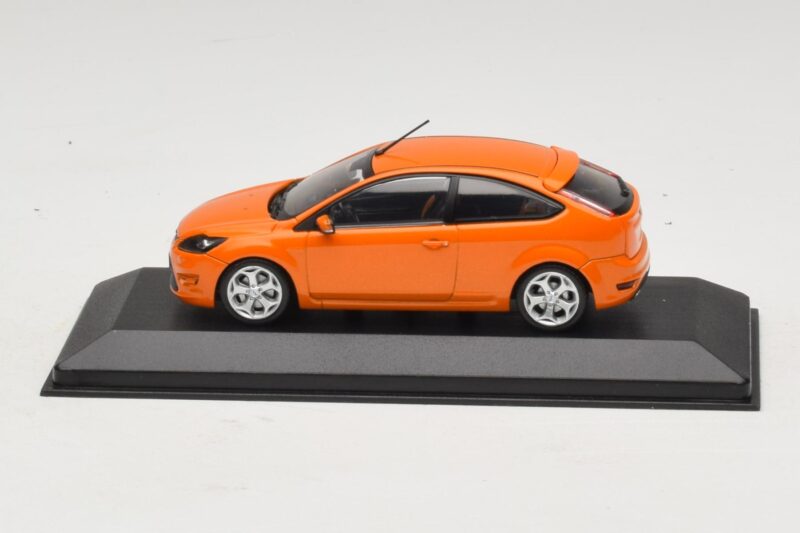 Ford Focus ST Mk2 Electric Orange Ανταλλακτικό Κουτί Minichamps 1:43 400087302-R1 Μέταλλο