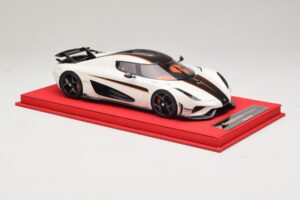 Koenigsegg Regera Λευκό με Μαύρο Καρμπόν FrontiArt 1:18 REMC043 Ρητίνη - εικόνα 4 από 7