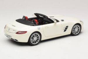 Mercedes SLS AMG Ρόουντστερ Mystic White II Minichamps 1:18 B66960079 Μέταλλο - εικόνα 4 από 9
