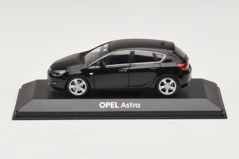 Opel Astra J Μαύρο Minichamps 1:43 ASTRA006 Μέταλλο