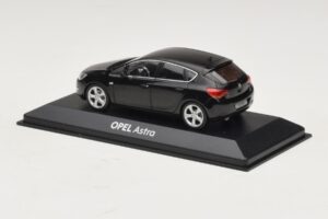 Opel Astra J Μαύρο Minichamps 1:43 ASTRA006 Μέταλλο - εικόνα 3 από 4