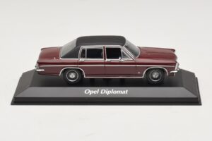 Opel Diplomat B Σκούρο Κόκκινο Maxichamps 1:43 940046071 Μέταλλο