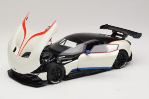 Aston Martin Vulcan Stratus White Με Μπλε και Κόκκινες Ρίγες AUTOart 1:18 70261 Σύνθετο - εικόνα 2 από 8