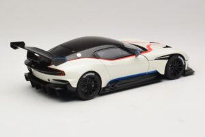 Aston Martin Vulcan Stratus White Με Μπλε και Κόκκινες Ρίγες AUTOart 1:18 70261 Σύνθετο - εικόνα 3 από 8