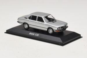 BMW 520 E12 Ασημί Maxichamps 1:43 940023000 Μέταλλο - εικόνα 3 από 5