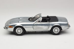 Ferrari 365 GTS Chrome Silver Hot Wheels 1:18 25738 Μέταλλο - εικόνα 4 από 8