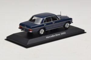 Mercedes 200D W115 Μπλε Maxichamps 1:43 940034000 Μέταλλο - εικόνα 2 από 5