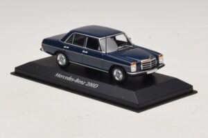 Mercedes 200D W115 Μπλε Maxichamps 1:43 940034000 Μέταλλο - εικόνα 3 από 5