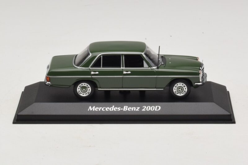 Mercedes 200D W115 Σκούρο Πράσινο Maxichamps 1:43 940034001 Μέταλλο