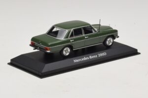 Mercedes 200D W115 Σκούρο Πράσινο Maxichamps 1:43 940034001 Μέταλλο - εικόνα 2 από 5
