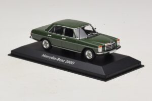 Mercedes 200D W115 Σκούρο Πράσινο Maxichamps 1:43 940034001 Μέταλλο - εικόνα 3 από 5