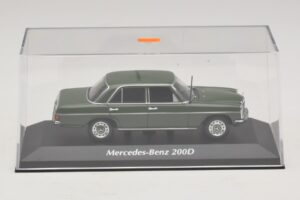 Mercedes 200D W115 Σκούρο Πράσινο Maxichamps 1:43 940034001 Μέταλλο - εικόνα 4 από 5