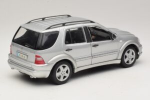 Mercedes ML55 AMG W163 Ασημί Maisto 1:18 31876-P1 Μέταλλο - εικόνα 3 από 8