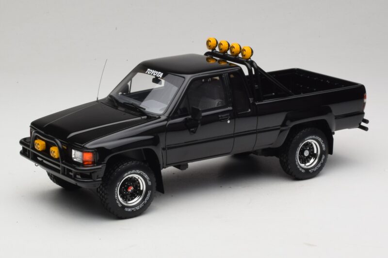 Toyota Hilux N60 SR5 Back to the Future II Γυαλιστερό Μαύρο Otto 1:18 OT481 Ρητίνη