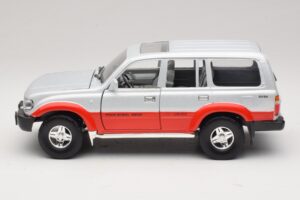 Toyota Land Cruiser J80 Ασημί Κόκκινο Road Legends 1:18 92098 Μέταλλο - εικόνα 4 από 8
