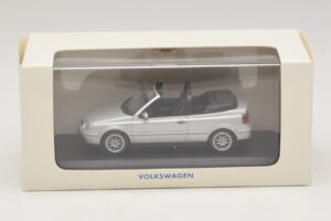 Volkswagen Golf Mk4 Καμπριολέ Ασημί Έκδοση Αντιπροσώπου Minichamps 1:43 GOLF004 Μέταλλο - εικόνα 5 από 5