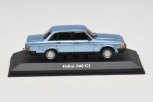 Volvo 240 GL Blue Metallic Maxichamps 1:43 940171400 Μέταλλο