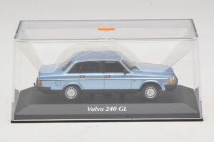 Volvo 240 GL Blue Metallic Maxichamps 1:43 940171400 Μέταλλο - εικόνα 4 από 5