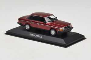 Volvo 240 GL Dark Red Metallic Maxichamps 1:43 940171401 Μέταλλο - εικόνα 3 από 5